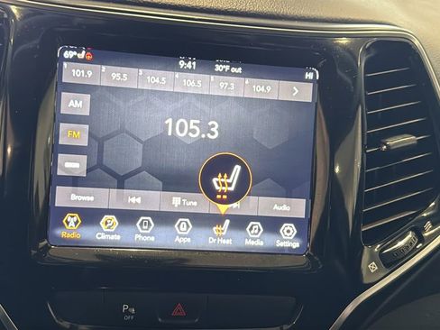 Used 2019 Jeep Cherokee Limited AWD/4WD image 25