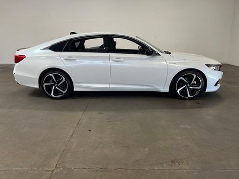 Used 2022 Honda Accord Sport image 2