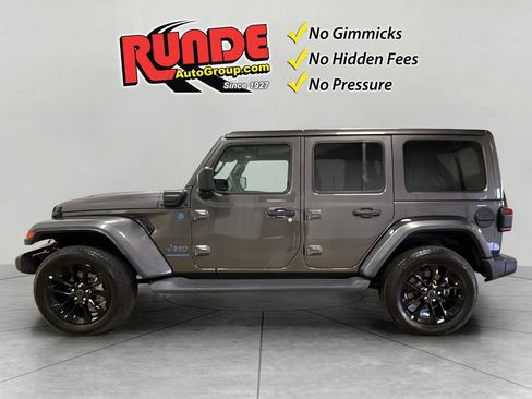 Used 2025 Jeep Wrangler Unlimited Sahara AWD/4WD image 3