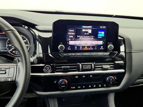 Used 2024 Nissan Pathfinder SV image 17