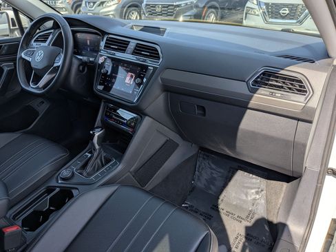 Used 2024 Volkswagen Tiguan SE AWD/4WD image 33