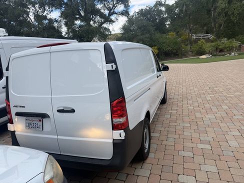 Used 2023 Mercedes-Benz Metris image 4