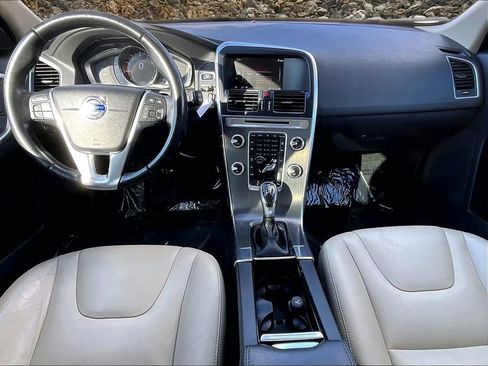Used 2016 Volvo XC60 T6 w/ Climate Package image 14