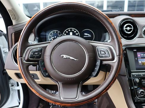 Used 2017 Jaguar XJ R-Sport image 15