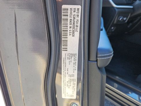 Used 2025 Jeep Grand Cherokee Laredo X AWD/4WD image 16