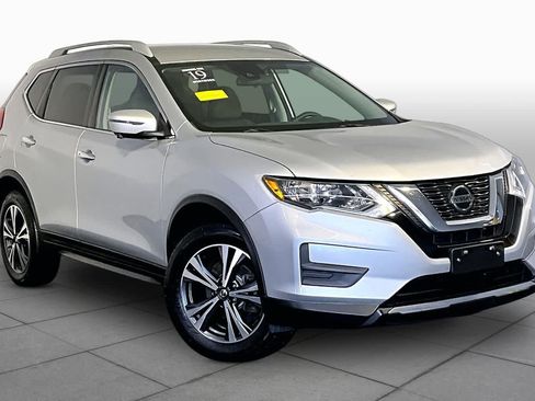 Used 2019 Nissan Rogue SV w/ Premium Package AWD/4WD image 3