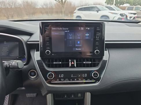 Used 2022 Toyota Corolla Cross XLE image 19