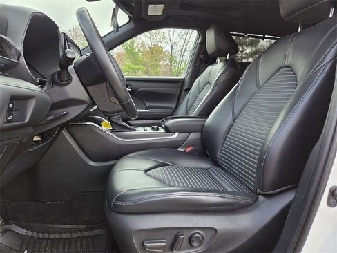 Used 2021 Toyota Highlander XSE image 14