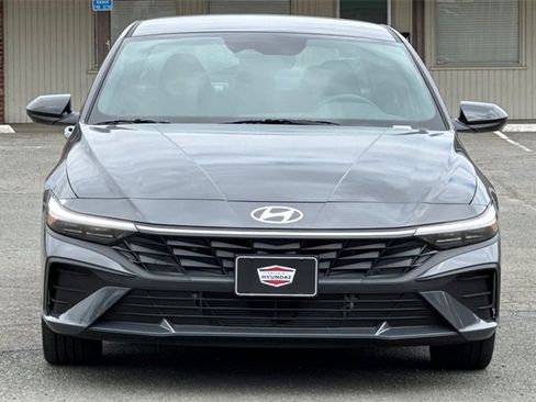 New 2025 Hyundai Elantra SEL image 3