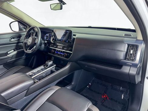 Certified 2024 Nissan Pathfinder SL AWD/4WD image 13