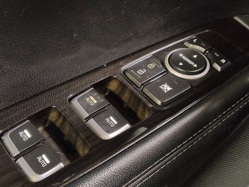 Used 2019 Kia Sorento LX image 27