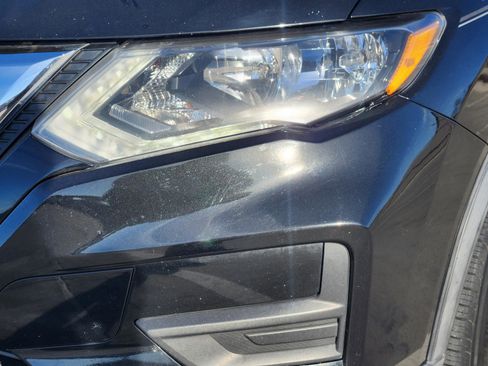 Used 2018 Nissan Rogue S image 9