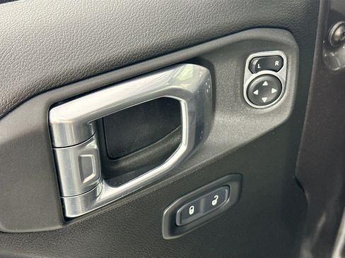 Used 2023 Jeep Wrangler Unlimited Rubicon w/ Cold Weather Group AWD/4WD image 18