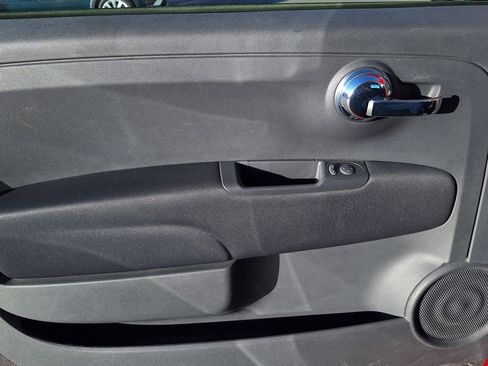 Used 2015 FIAT 500 Pop image 9