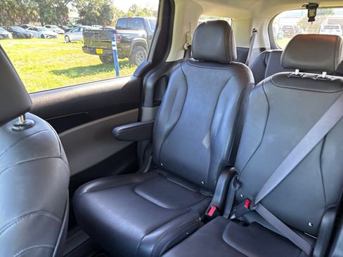 Used 2026 Kia Carnival FWD image 42