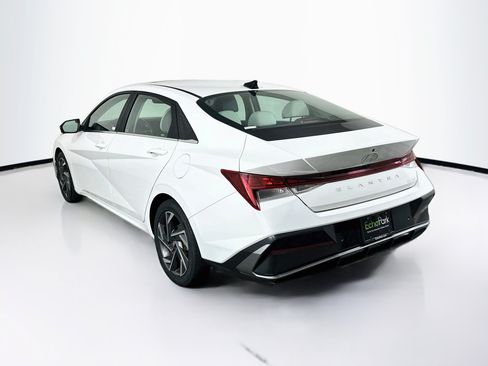 Used 2024 Hyundai Elantra Limited FWD image 5