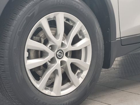 Used 2020 Nissan Rogue SV FWD image 31