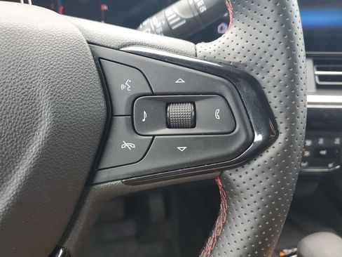 Used 2025 Chevrolet Trax RS w/ Sunroof Package FWD image 21
