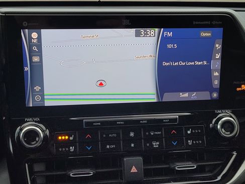 Used 2021 Toyota Highlander Platinum image 28