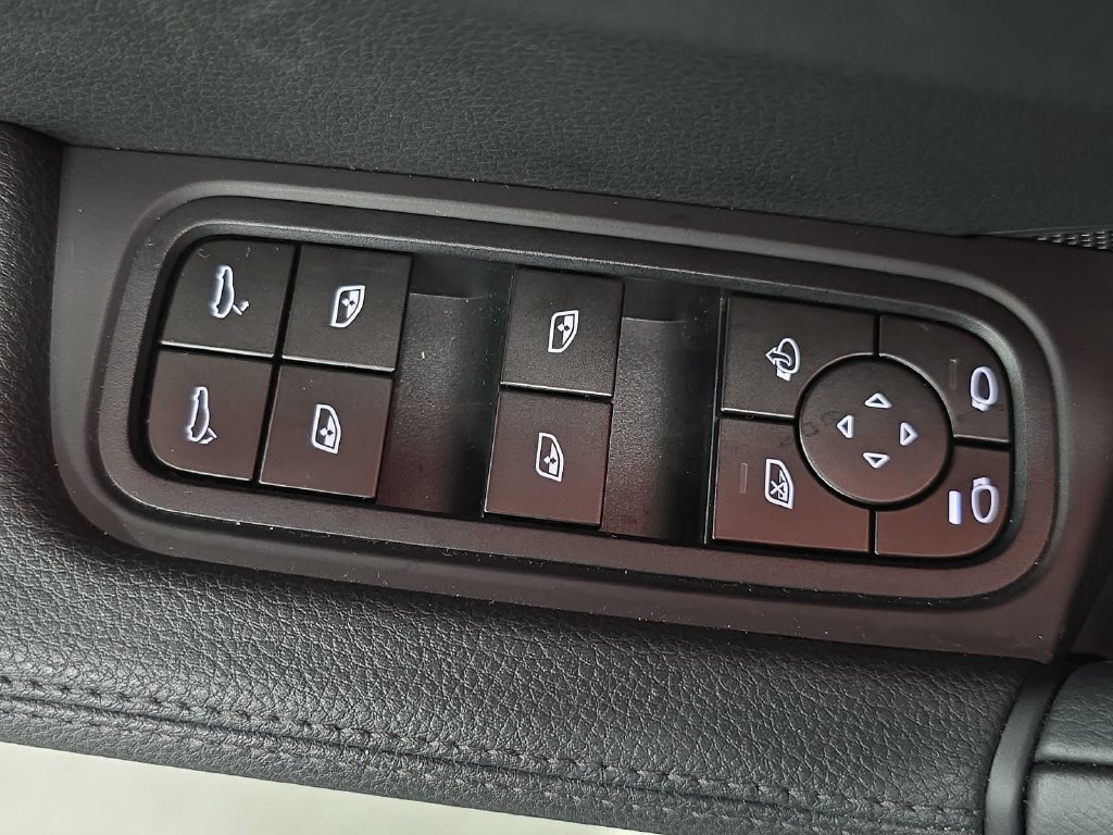 Certified 2026 Porsche Cayenne AWD/4WD image 23