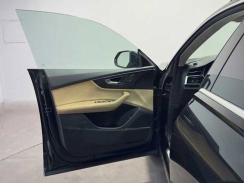 Used 2019 Audi Q8 Prestige w/ Luxury Package AWD/4WD image 10