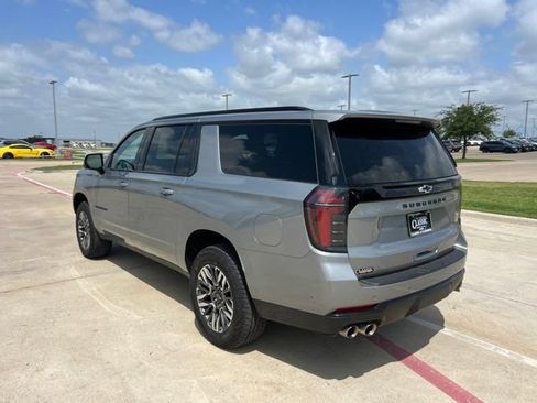 Used 2025 Chevrolet Suburban Z71 AWD/4WD image 4