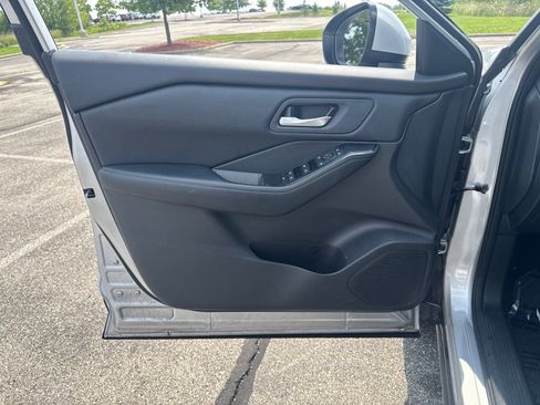 Used 2025 Nissan Rogue SV AWD/4WD image 11