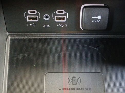 Used 2025 Jeep Grand Cherokee Limited w/ Luxury Tech Group II RWD image 6