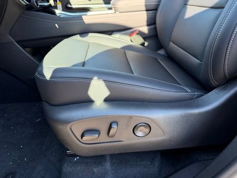New 2026 Chevrolet Traverse LT w/ Driver Confidence Package FWD image 18