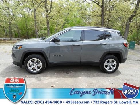Used 2023 Jeep Compass Latitude AWD/4WD image 2