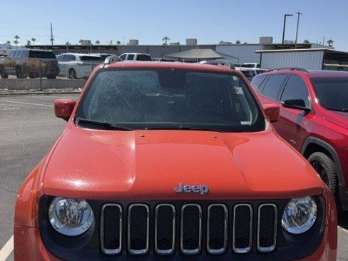 Used 2018 Jeep Renegade Latitude FWD image 1