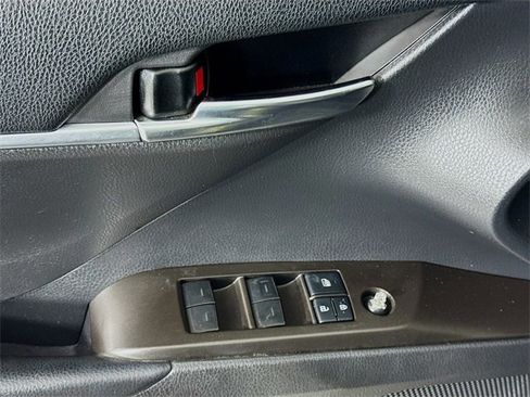 Certified 2021 Toyota Camry SE image 17