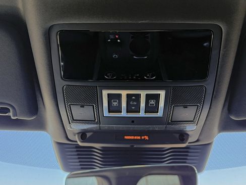 Certified 2025 Land Rover Discovery Dynamic SE image 28