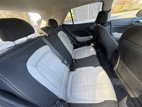 Used 2022 Hyundai Venue SEL w/ Cargo Package image 16