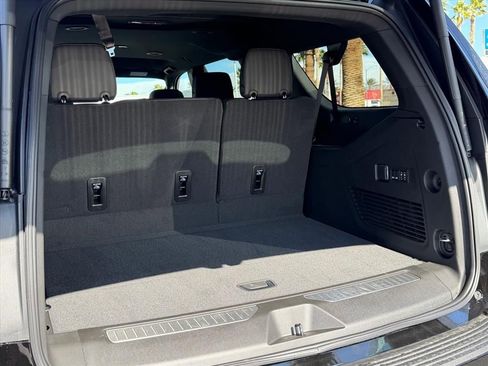 New 2026 Chevrolet Suburban Premier image 9