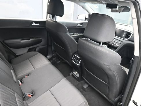 Used 2020 Kia Sportage LX image 40