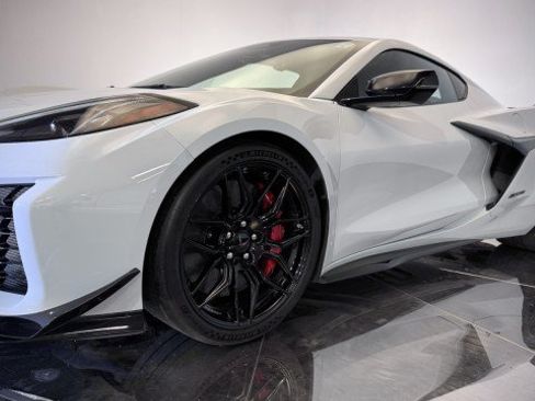 Used 2024 Chevrolet Corvette Z06 w/ Z07 Performance Package RWD image 22
