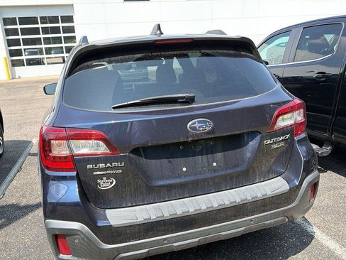 Used 2018 Subaru Outback 3.6R Touring AWD/4WD image 8