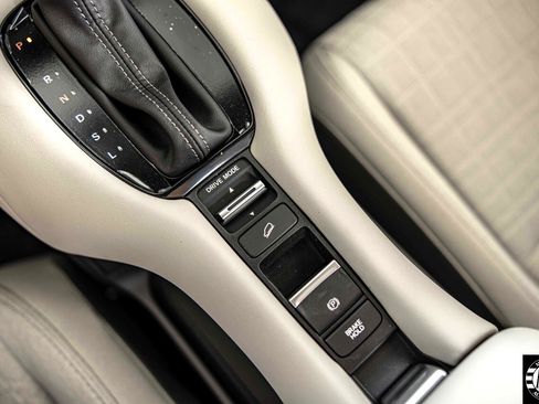 Used 2025 Honda HR-V LX image 28