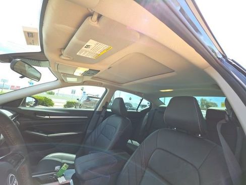 Used 2024 Nissan Altima 2.5 SR w/ SR Premium Package image 14