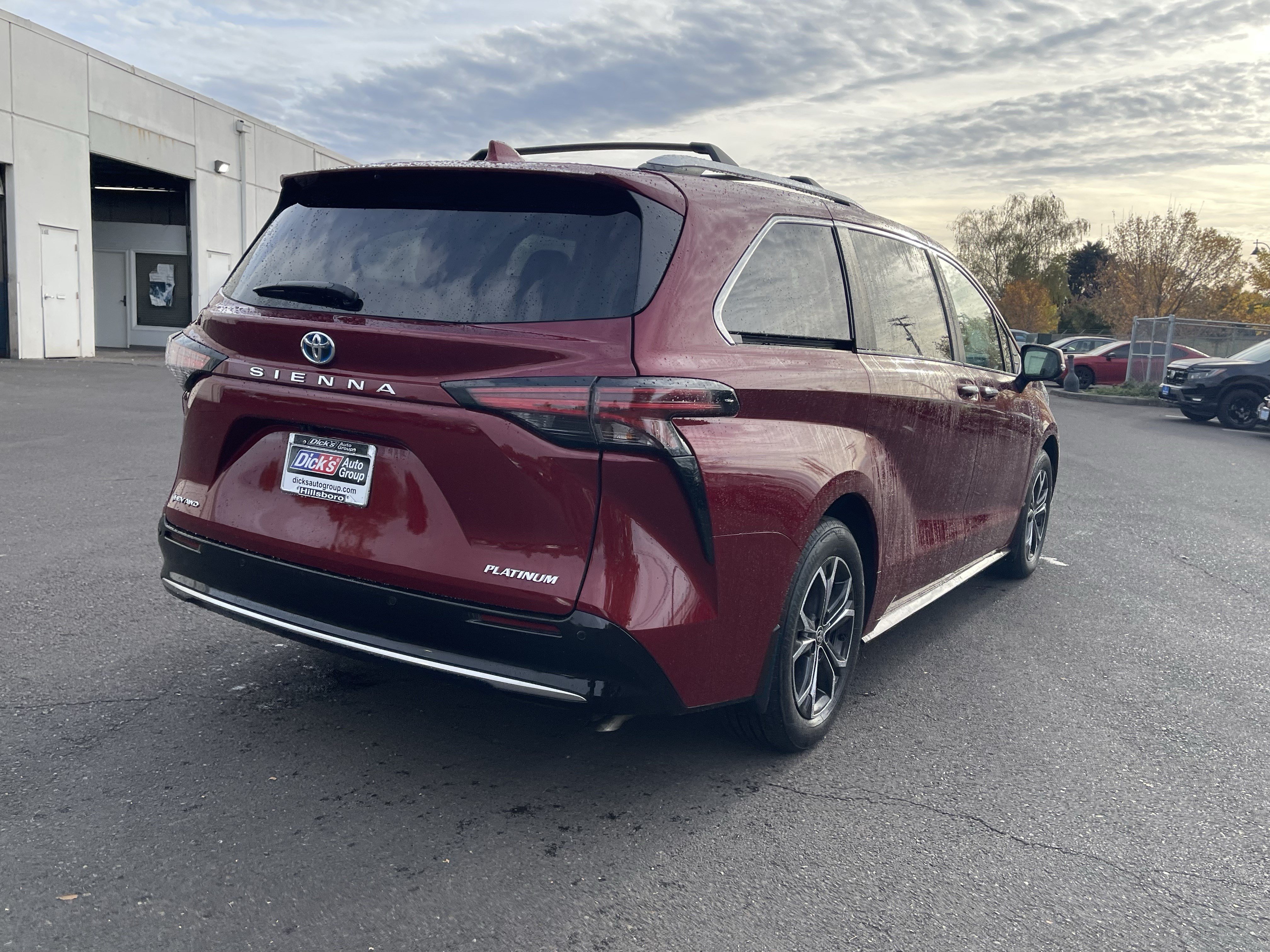Used 2025 Toyota Sienna Platinum AWD/4WD image 5