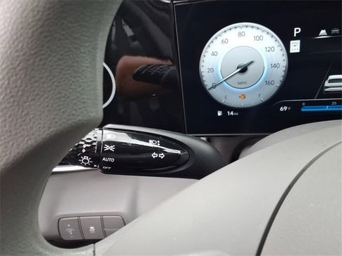 Used 2024 Hyundai Elantra SEL image 20