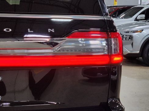 Used 2018 Lincoln Navigator Select w/ Technology Package image 23