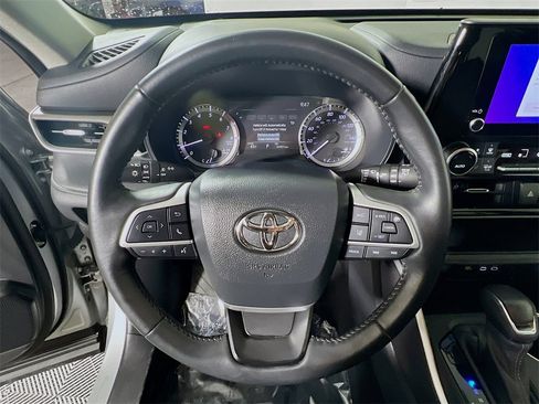 Certified 2024 Toyota Highlander LE image 11