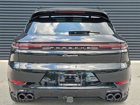 Used 2025 Porsche Cayenne image 6