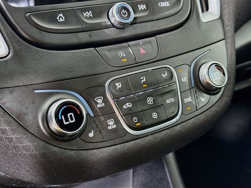 Used 2023 Chevrolet Malibu LT FWD image 16