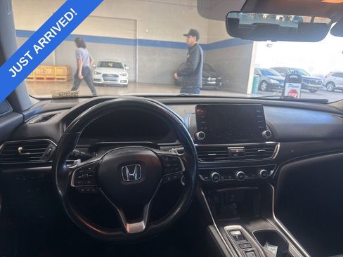 Used 2020 Honda Accord Touring image 6