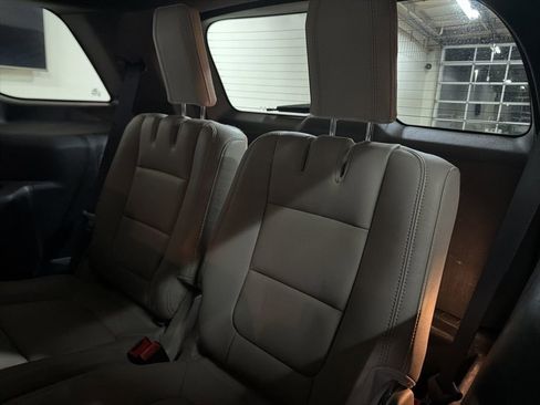 Used 2014 Ford Explorer XLT w/ Equipment Group 202A image 27