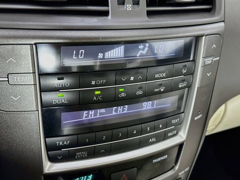 Used 2010 Lexus IS 250 w/ Preferred Accessory Package RWD image 21
