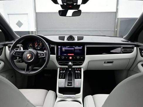 Certified 2025 Porsche Macan AWD/4WD image 20